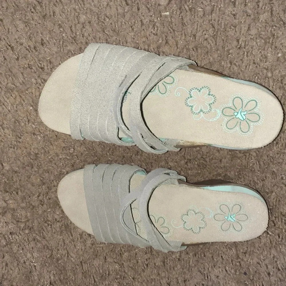 CUSHE Gray Leather "Weave" Platform Wedge Sandal - Picture 6 of 7